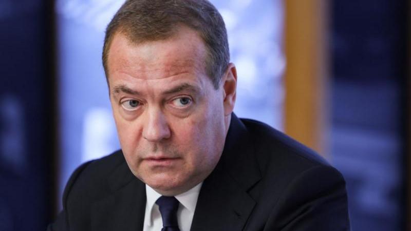 Медведев предупредил о возможности не оставить камня на камне от Киева