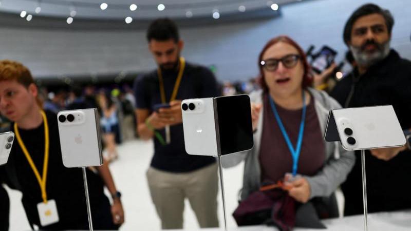 Apple продемонстрировала первый складной iPhone