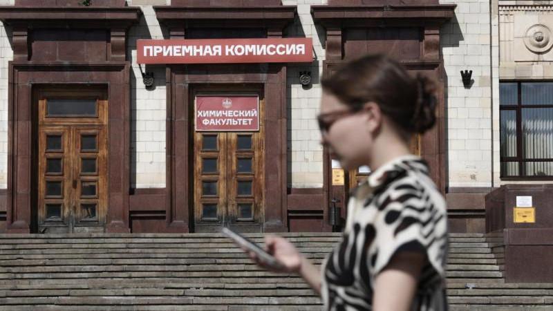 В Минобрнауки объявили о "дне тишины" при зачислении в вузы