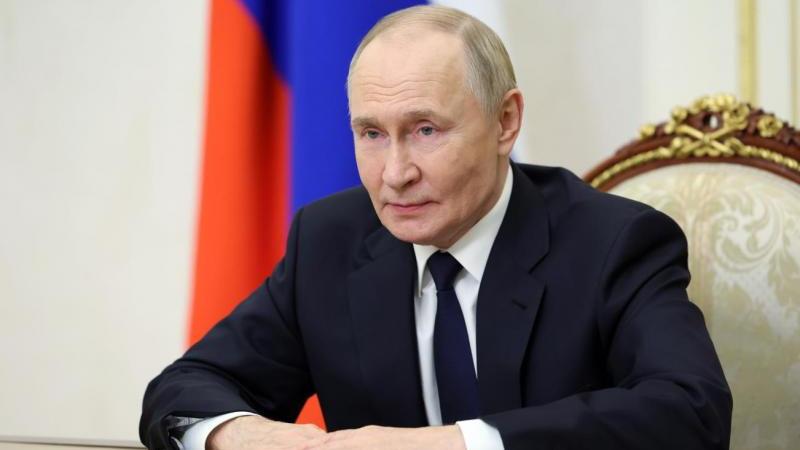 Президент РФ лично заехал за своей учительницей на Арбат