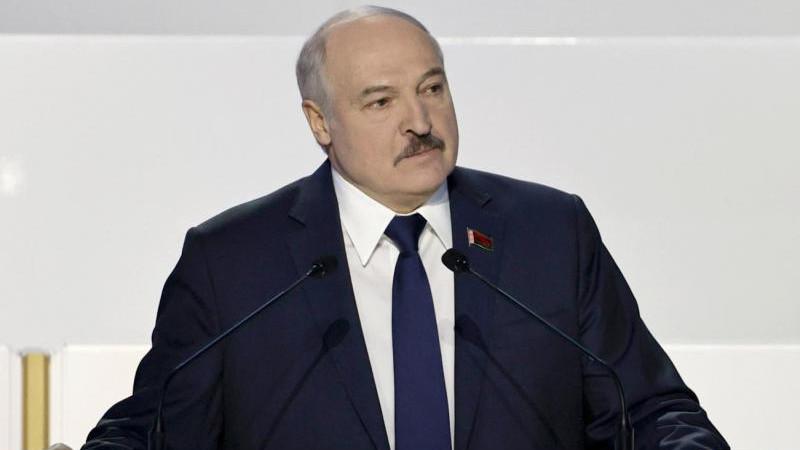 Лукашенко призвал сделать трендом осознанное материнство и отцовство