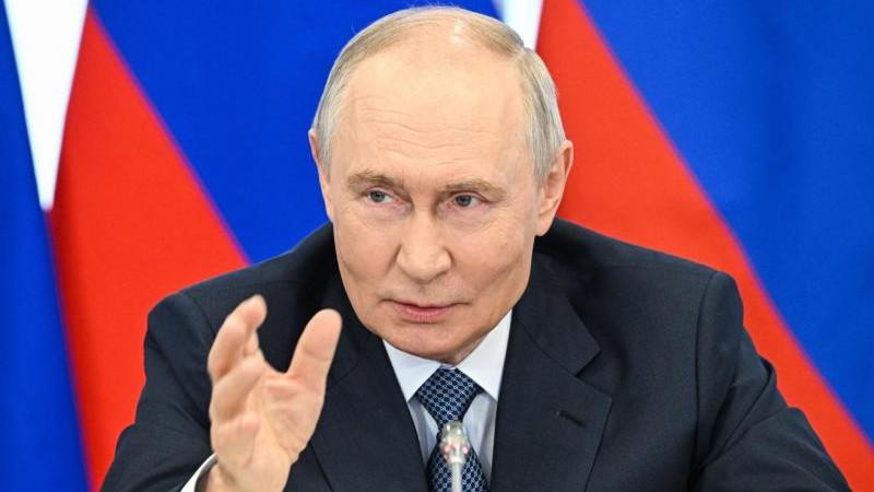 Президент призвал бережно относиться к русскому языку