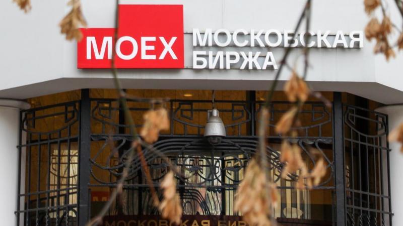 Российский рынок акций растет на открытии торгов