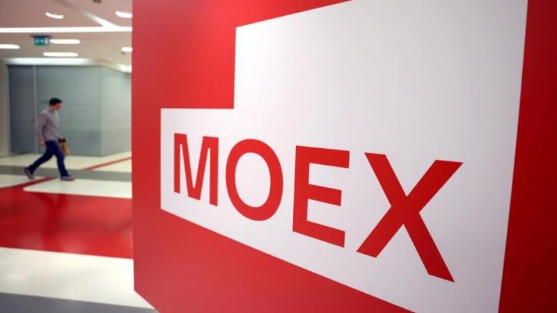 Российский рынок акций снижается на открытии основных торгов