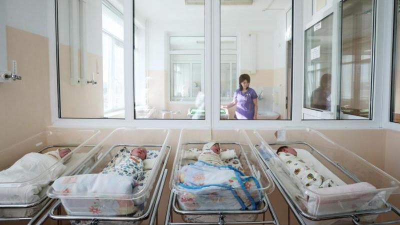 В России могут создать в роддомах комнаты молодого отца