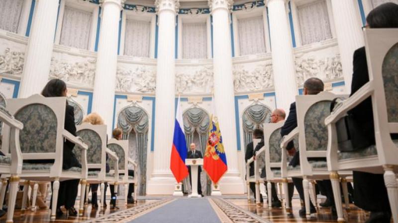 Путин назвал задачей государства помощь молодежи в поиске любимого дела