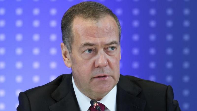 Медведев указал, что "был прав" по поводу быстрых планов США на Гренландию