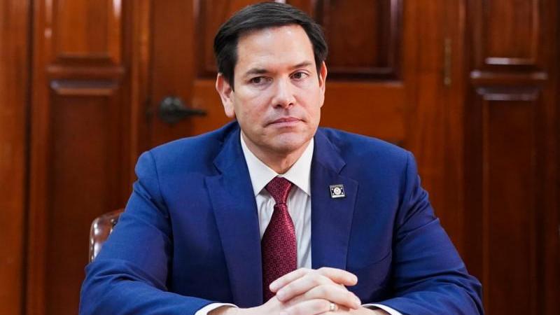 The Daily Beast: Рубио носил туфли не по размеру из-за насмешек Трампа