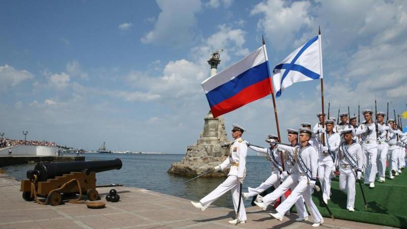 Патрушев поздравил моряков с Днем Черноморского флота России