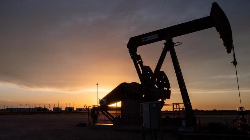 Стоимость нефти Brent впервые с 16 июня поднялась выше $83
