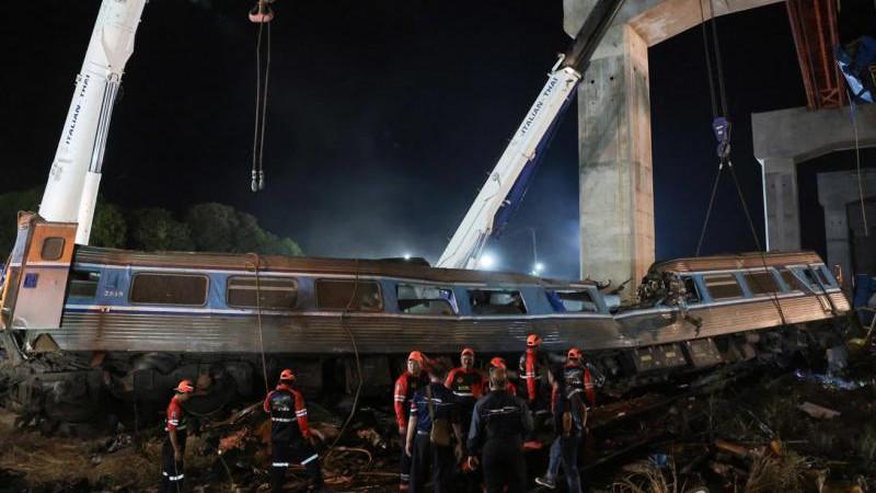 В Таиланде из-за падения строительного крана на поезд погибли 22 человека