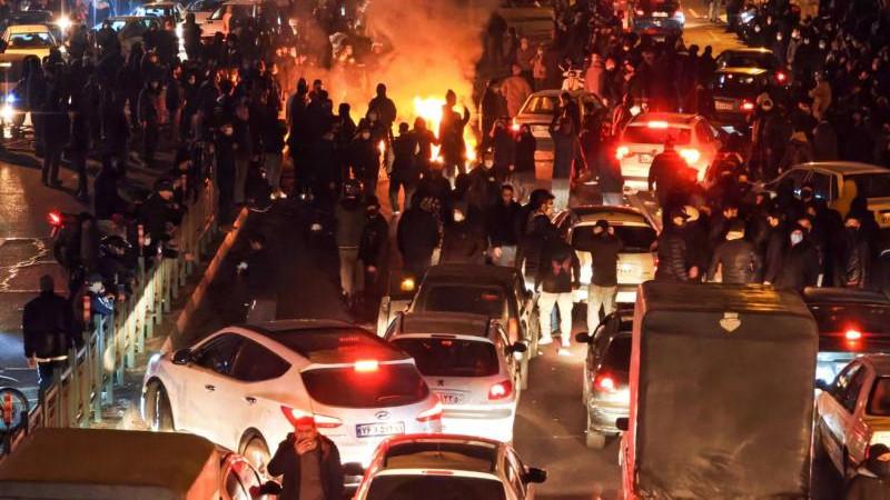 Китай осудил угрозы США применить силу против Ирана из-за протестов