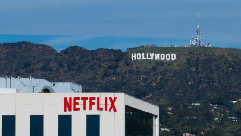 WSJ: Netflix планирует оплатить покупку Warner Bros. деньгами