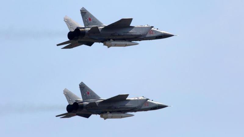 ВС РФ нанесли удар "Кинжалами" по предприятиям ОПК Украины и военным аэродромам