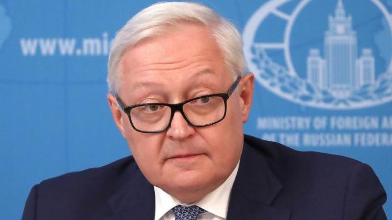 Президент продлил срок госслужбы замглавы МИД РФ Рябкову