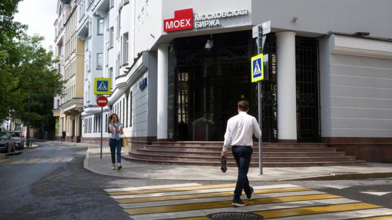 Российский рынок акций перешел к росту после снижения на открытии торгов