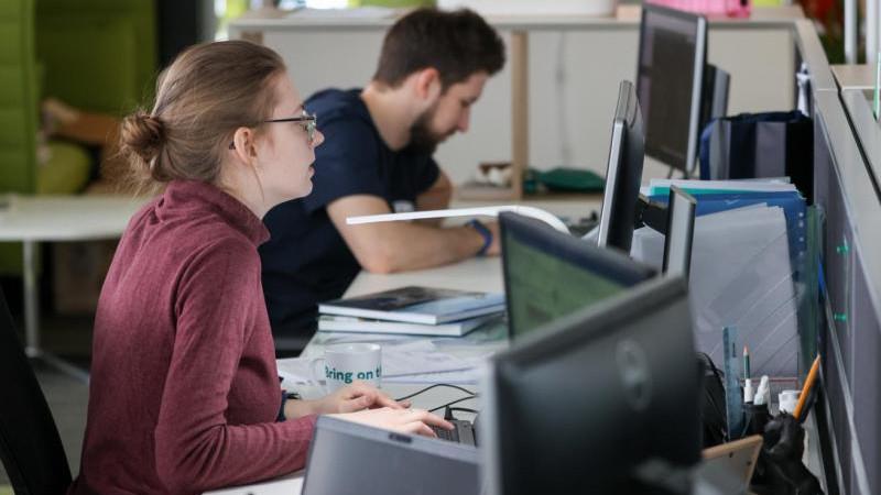 Жители России до Нового года будут работать еще 77 дней