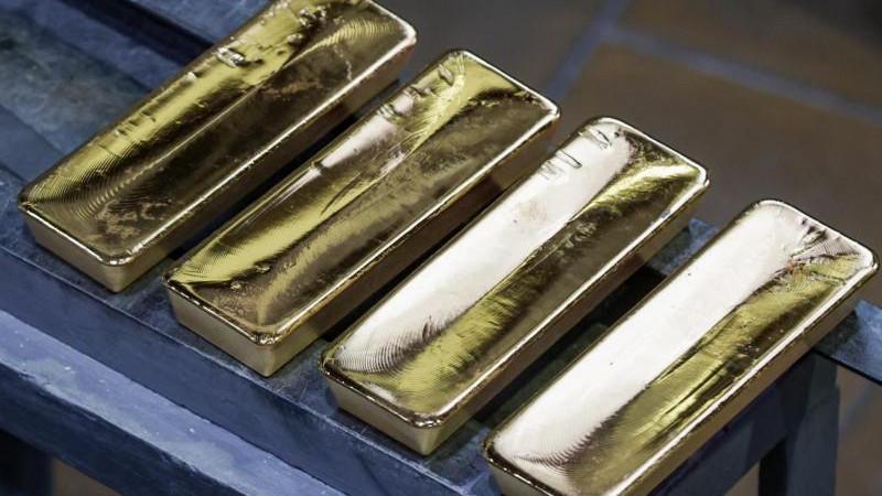 Цена золота впервые с 6 августа опускалась ниже $4 300