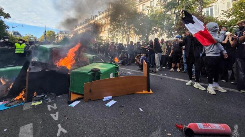 На акциях протеста во Франции пострадали свыше 1,3 тыс. человек