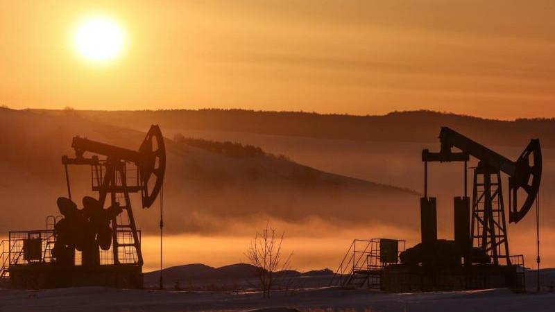 Евросоюз снижает потолок цен на нефть из России