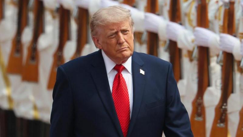 NY Post: Трамп не использует личный смартфон в ходе визита в КНР