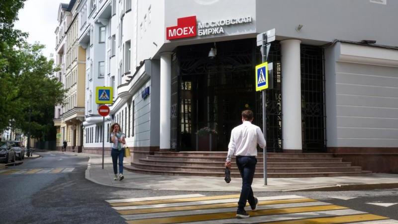 Российский рынок акций перешел к росту на открытии основной сессии