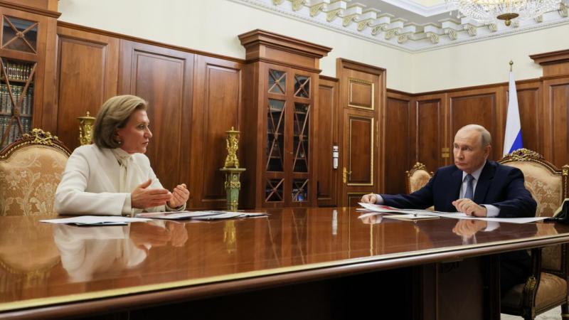 Путин обратил внимание, что "гриппозный сезон" не за горами