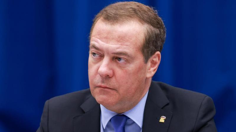 Медведев отметил, что оборонные технологии в России быстро воплощаются в жизнь