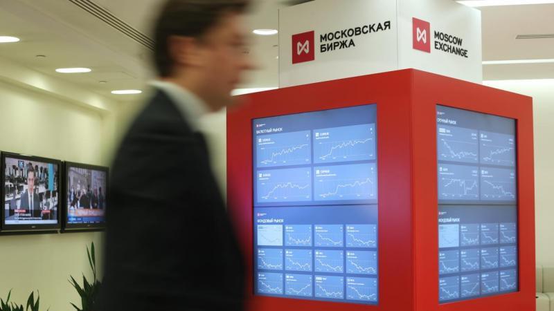 Российский рынок акций демонстрирует рост на открытии основных торгов
