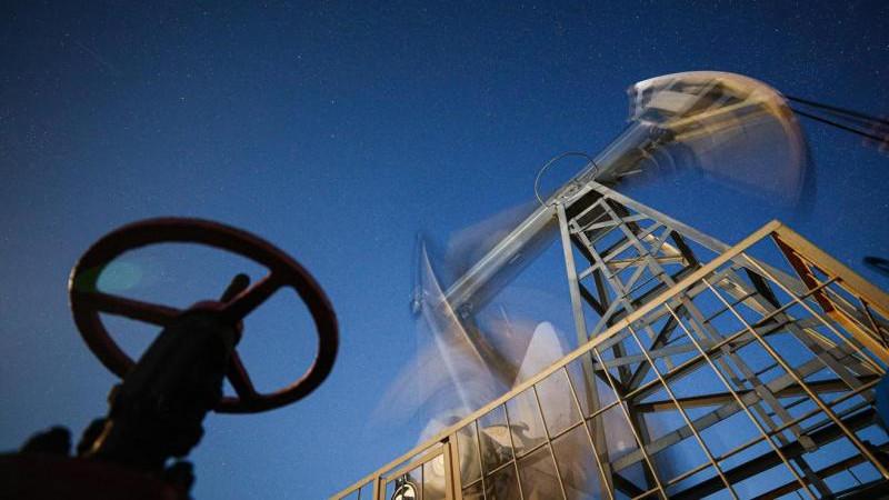 Цена нефти Brent впервые с 3 марта опускалась ниже $80