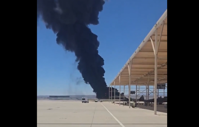CNN: в Калифорнии в результате крушения бомбардировщика B-52 погибли восемь человек
