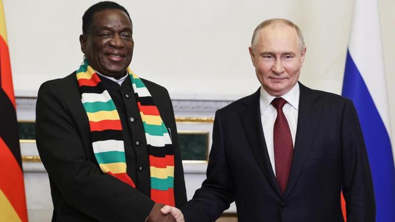 Президент Зимбабве отметил, что Путин для него практически как брат