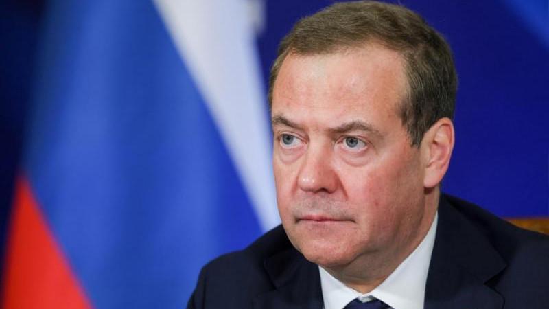 Медведев считает беспрецедентной созданную в России систему поддержки бойцов СВО