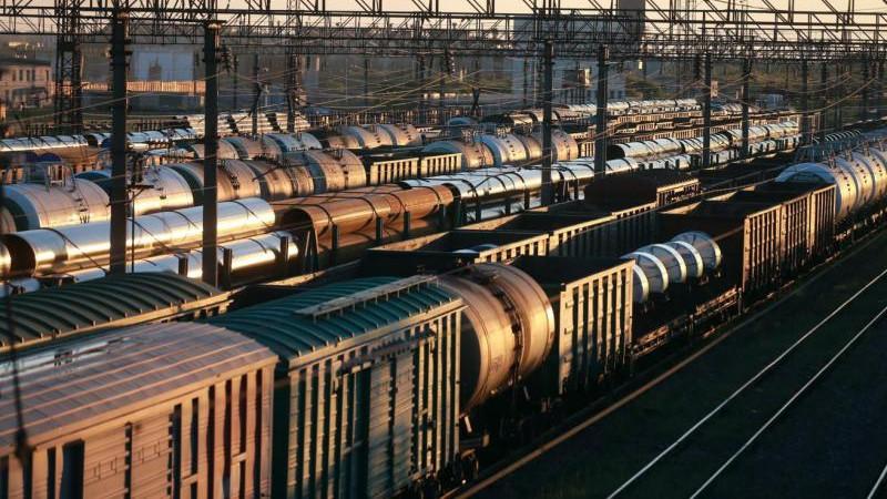 Товарооборот Азербайджана и России с начала года снизился почти в 1,5 раза