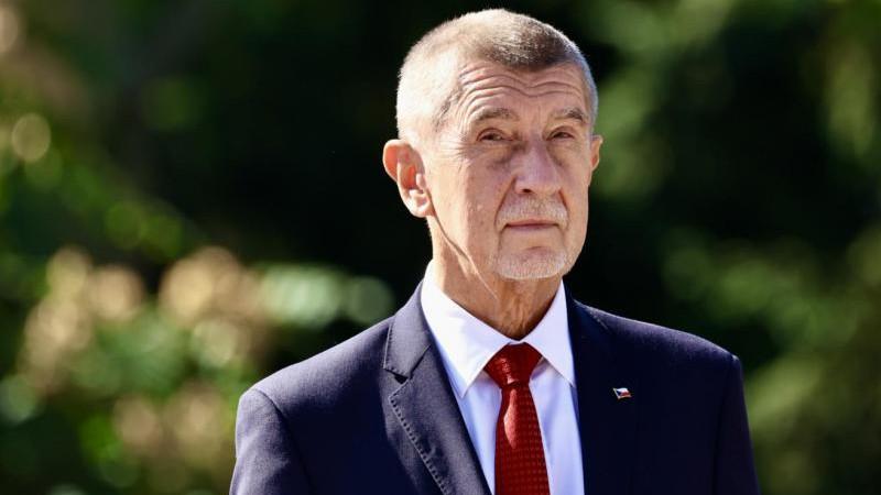 Премьер Чехии считает, что мир катится в ад