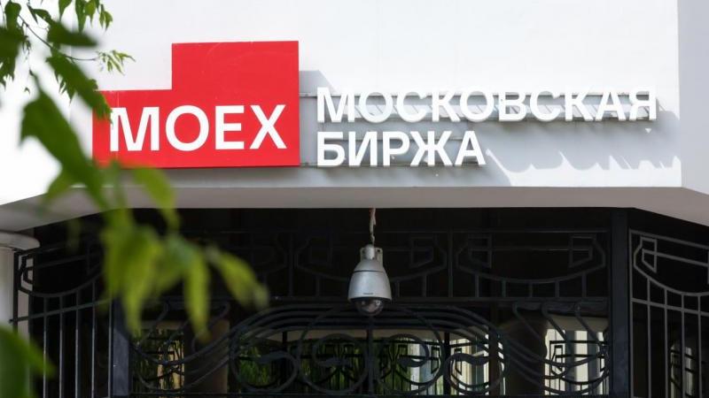 Российский рынок акций отметился снижением на открытии торгов