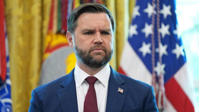 Вэнс заявил, что США сняли блокаду морских портов Ирана