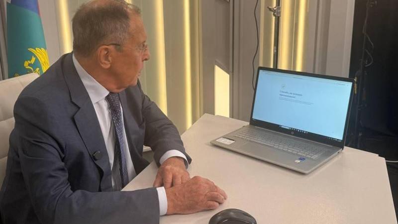 Лавров проголосовал на выборах в Госдуму в электронном формате