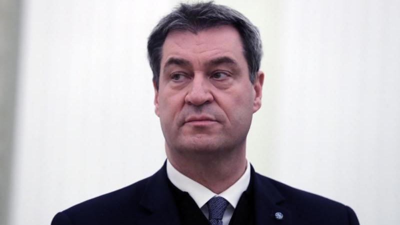 Лидер ХСС призвал отправить на фронт украинских мужчин в Германии