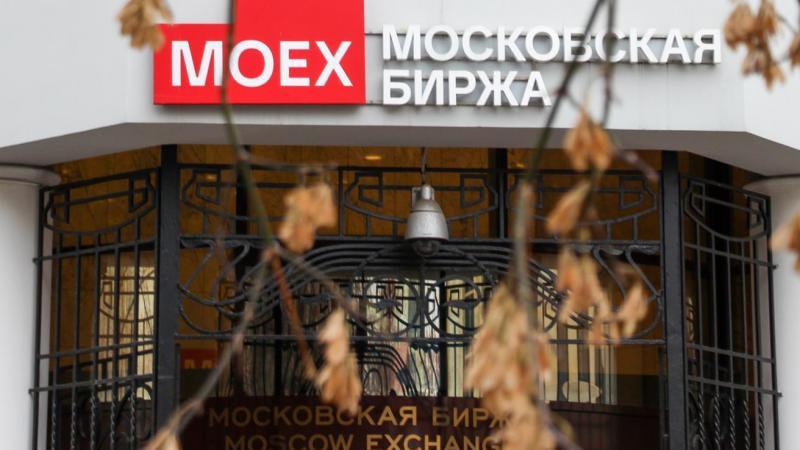 Российский рынок акций растет на открытии торгов