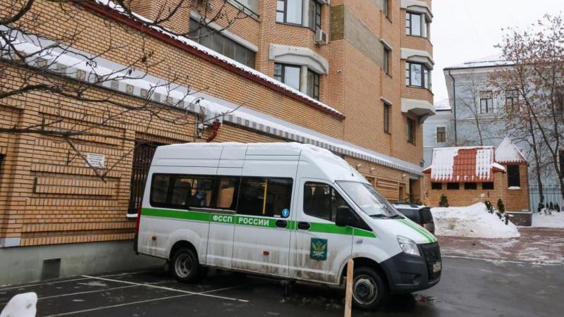 Представителю Лурье передали ключи от квартиры Долиной