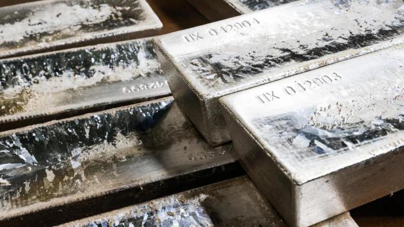 Цена фьючерса на серебро демонстрирует рост более чем на 5%