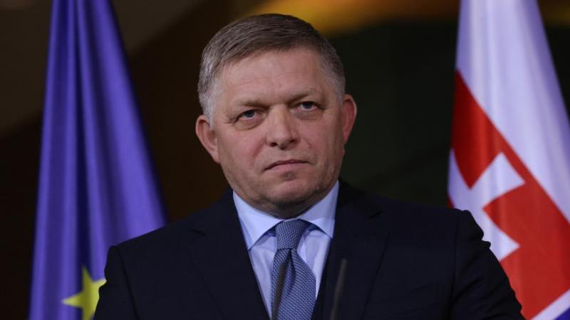 Фицо: о диалоге с Москвой говорят закрывшие пролет на парад Победы страны ЕС