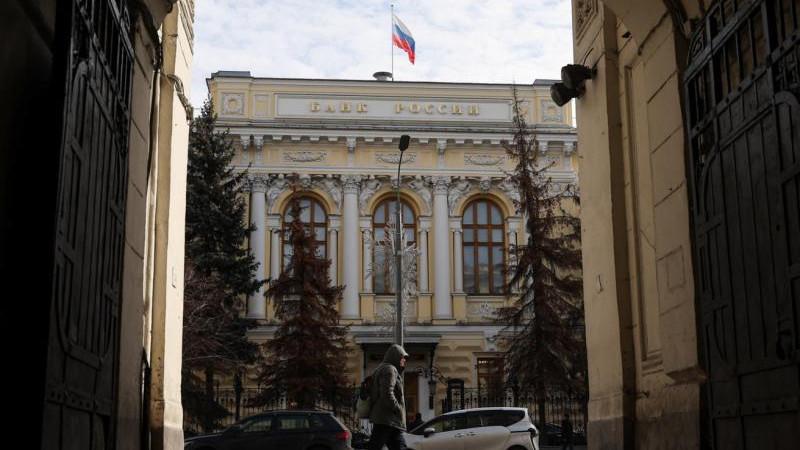 Банк России решил понизить ключевую ставку до 14,25%