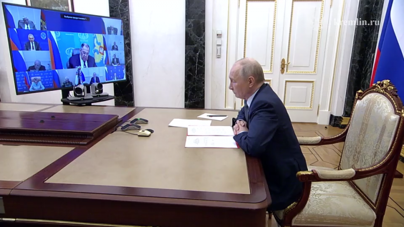 Президент провел совещание с Совбезом РФ