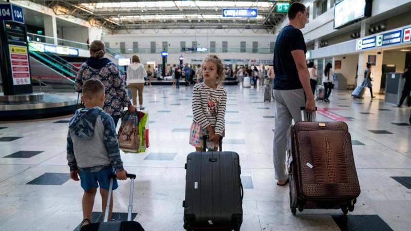 Дети теперь не смогут выезжать из России по свидетельству о рождении