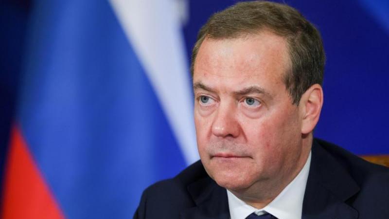 Медведев призвал реагировать на любую активность антироссийских сил