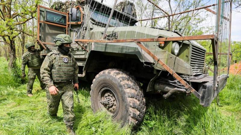 Суточные потери ВСУ в зоне спецоперации составили почти 1 тыс. военных