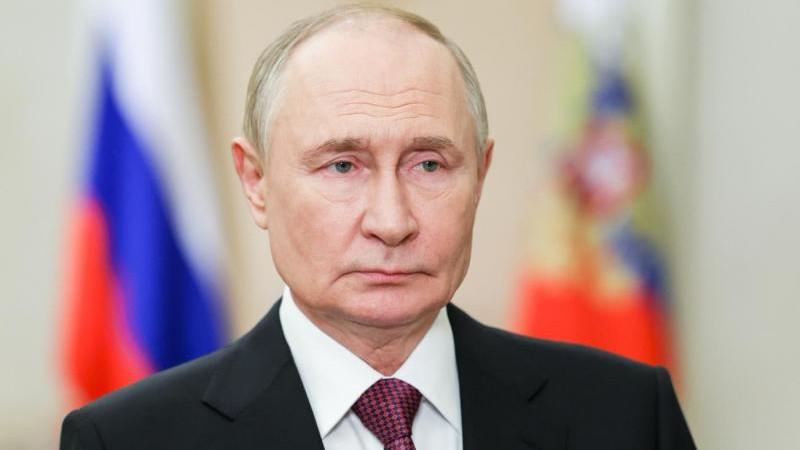 Президент РФ гарантировал учителям защиту жизни и здоровья