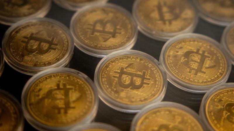 Стоимость биткойна впервые с 2 июня достигла $70 тыс.
